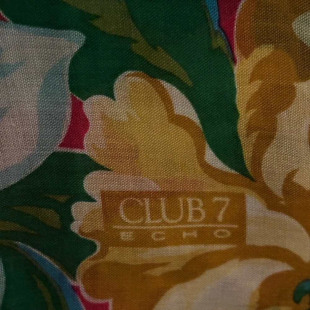 'CLUB 7 ECHO' Large Chintzy Floral Scarf‎ 30” square
